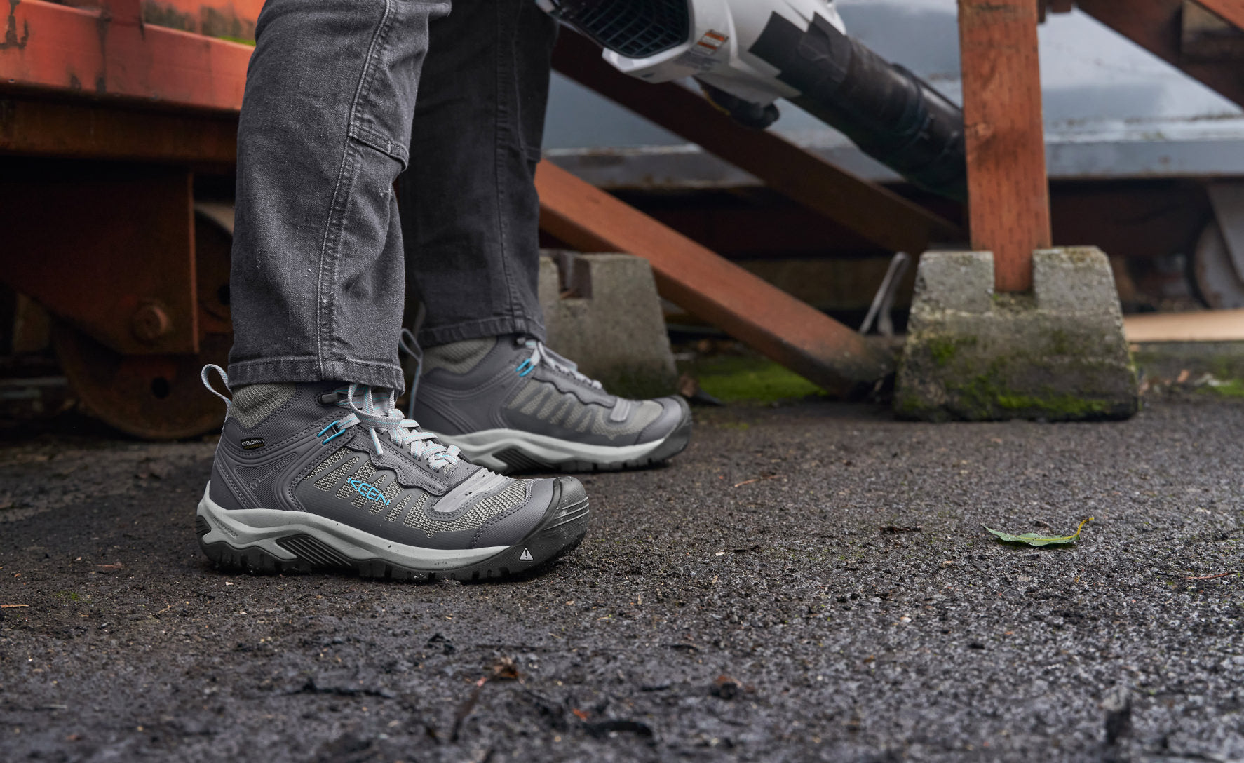 Women's Reno Waterproof Mid (Soft Toe) Magnet/Ipanema / Keen