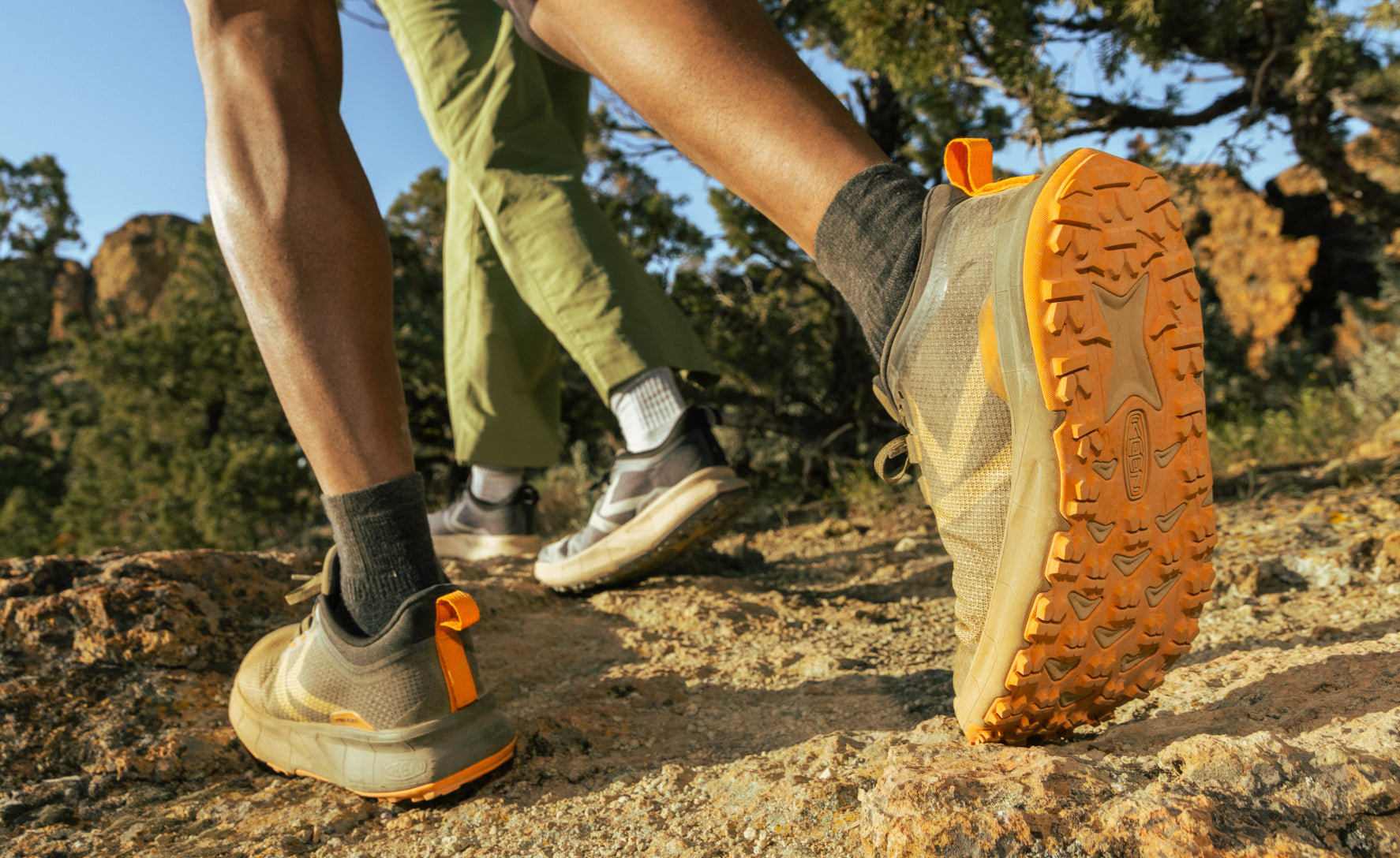 Women's 450 Dirt Hiking Shoe Birch/Nectarine / Keen